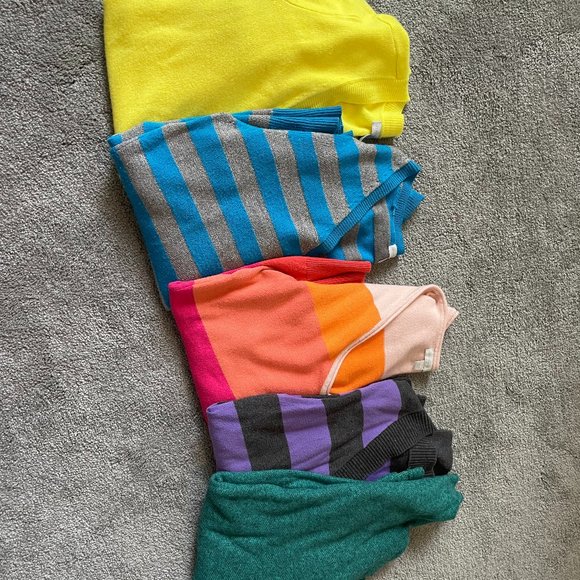 *SOLD* Womens Sweaters Size M, L Gap, Old Navy, NY&C - Picture 1 of 2
